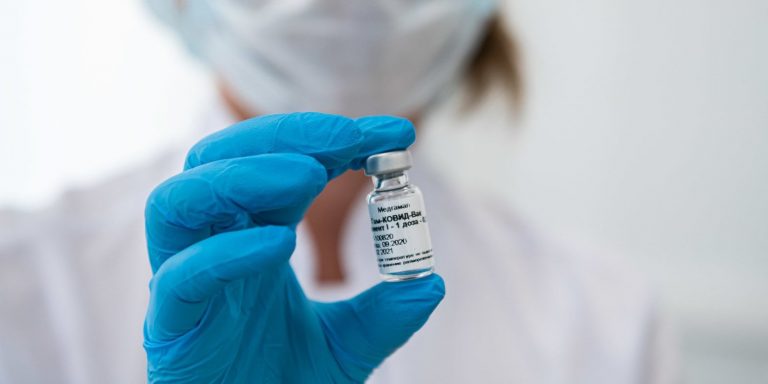 Меры предосторожности после прохождения вакцинации рекомендовали соблюдать работники Роспотребнадзора. Фото: сайт мэра Москвы Меры предосторожности после прохождения вакцинации рекомендовали соблюдать работники Роспотребнадзора. Фото: сайт мэра Москвы