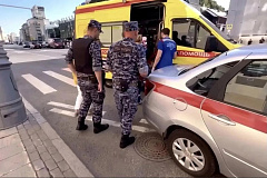 В центре столицы росгвардейцы оказали помощь девушке, почувствовавшей недомогание 